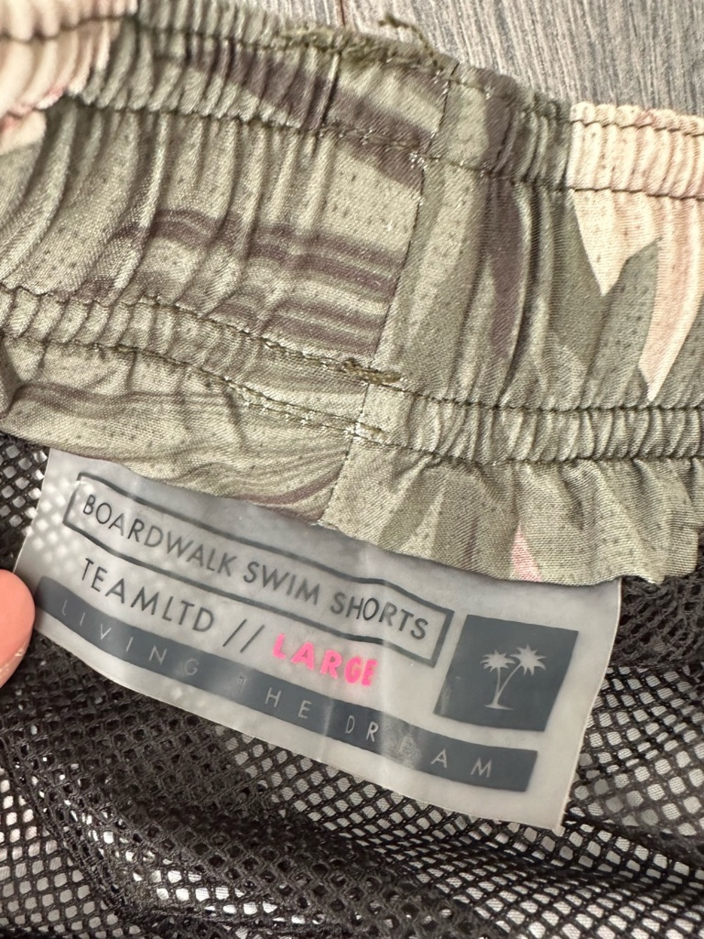 NWOT Men’s TeamLTD Tropical Floral Print Vacation Swim Board Shorts Olive Green - Picture 7 of 7